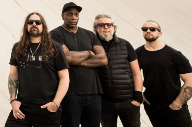 SEPULTURA: Επέστρεψε στη σκηνή ο Andreas Kisser, μετά το θάνατο της συζύγου του!