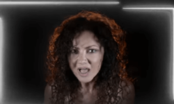 ΣΟΦΙΑ ΑΡΒΑΝΙΤΗ: Δείτε το ολοκαίνουργιο video clip για το τραγούδι ‘Αν μια μέρα σε χάσω’ με τη συμμετοχή γνωστών Ελλήνων metal μουσικών.