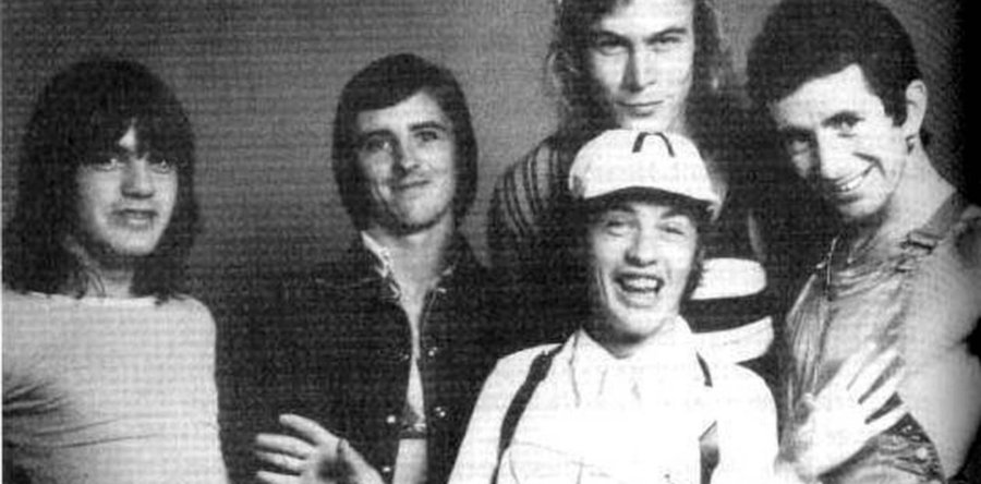 AC/DC: Απεβίωσε ένας από τους αρχικούς μπασίστες της μπάντας