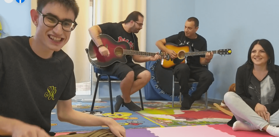 Όταν η Λογοθεραπεία συναντά το Metal.Έφηβος με ειδικές ικανότητες τραγουδά JUDAS PRIEST & συγκινεί!(Βίντεο)