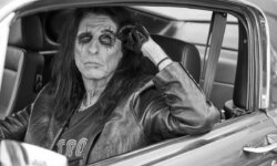 Γενέθλια για τον ALICE COOPER, ο οποίος κλείνει σήμερα τα 78 του χρόνια!