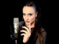 ANDRY LAGIOU: Δείτε το video clip της τραγουδίστριας των The Harps για το τραγούδι ‘Mistress of the Night’.