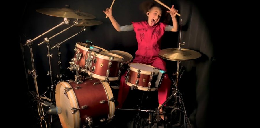 Δεκάχρονη ντράμερ παίζει SLIPKNOT και ο Jay Weinberg εντυπωσιάζεται! (Βίντεο)