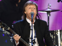 Paul McCartney: Από τους πρώτους που θα εμβολιαστεί – “Το εμβόλιο θα μας βγάλει από όλο αυτό”