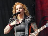 ANNEKE VAN GIERSBERGEN: Επίσημο video για το “Hurricane”