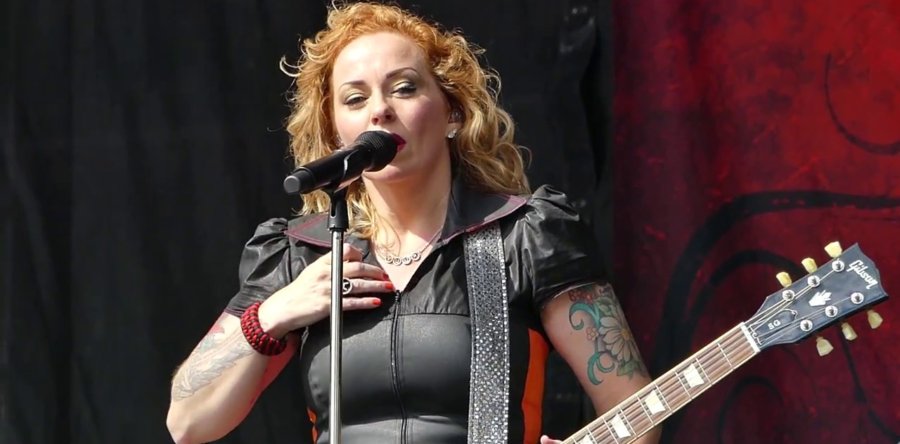 ANNEKE VAN GIERSBERGEN: Επίσημο video για το “Hurricane”