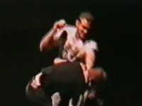 Όταν ο Layne Staley έριξε μπουκέτο σε ναζί επί σκηνής σε live των Alice In Chains (Βίντεο)