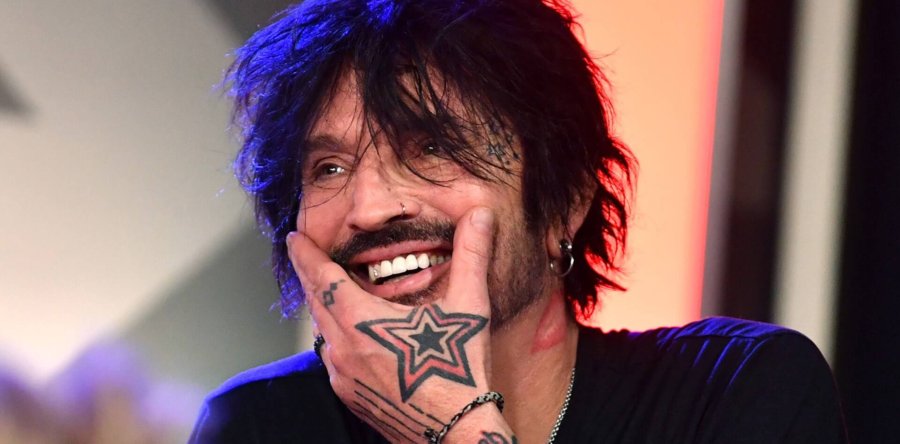 TOMMY LEE: “Δεν θα μπορούσαμε να είμαστε πιο χαρούμενοι για το The Dirt!”