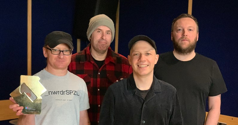 MOGWAI: No1 Στα Βρεττανικά Charts με το As The Love Continues