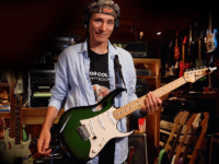 STEVE VAI: Δουλεύει πάνω σε ακουστική ηχογράφηση ορχηστρικής μουσικής.