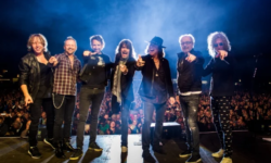 FOREIGNER: Ο Thom Gimbel αποχωρεί μετά από τρεις δεκαετίες στο συγκρότημα