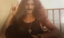 GEEZER BUTLER:”Χρησιμοποιούσα το Horns Up πριν από τον DIO.Του το έδειξα & το έκανε διάσημο”
