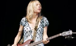 KIM GORDON: H “girl in a band” στηρίζει το κίνημα #MeToo με ένα νέο video