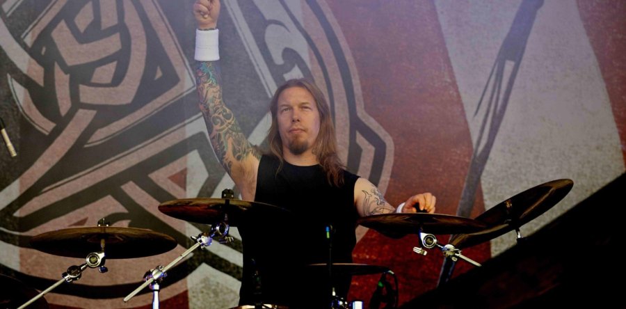 AMON AMARTH: Ο Fredrik Andersson ζητάει συγνώμη σε όλους, εκτός από έναν!