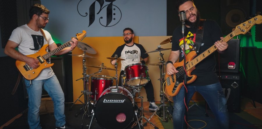Peculiar Three (Λιβαδειά): Νέο βίντεο κλιπ από τον δίσκο τους, “Leap of Faith”