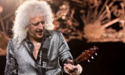 Ο κιθαρίστας των Queen, Brian May, τιμήθηκε με τον τίτλο του «ιππότη».