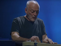 DAVID GILMOUR: Δείτε τον σε μία σπαρακτική διασκευή του Albatross των Fleetwood Mac