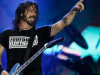 DAVE GROHL: Ετοιμάζει ντοκιμαντέρ για το πως είναι να κάνεις περιοδεία.