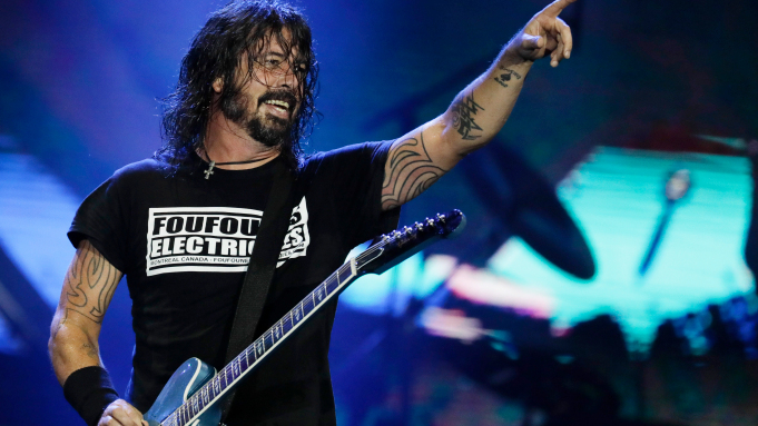 DAVE GROHL: Ετοιμάζει ντοκιμαντέρ για το πως είναι να κάνεις περιοδεία.