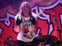 Tom Hunting (EXODUS): Χρειάζεται οικονομική ενίσχυση για να καλύψει τα έξοδα της θεραπείας του.