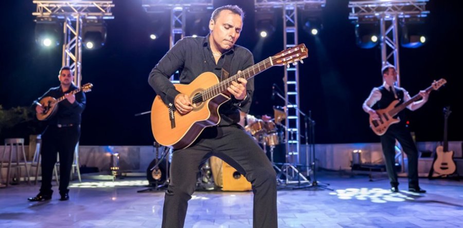 Παύλος Σιμτικίδης (Pavlo): Θα εμφανιστεί τον Αύγουστο στην Σαντορίνη για 2 μοναδικές βραδιές!