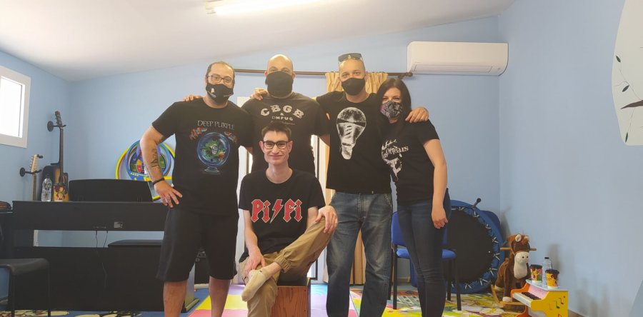 Έφηβος ΑμεΑ τραγουδά PINK FLOYD! (Βίντεο)