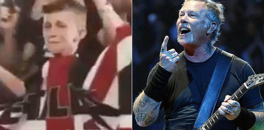 Μικρό παιδί συγκινείται όταν το προσέχει ο Hetfield σε συναυλία των Metallica (Βίντεο)