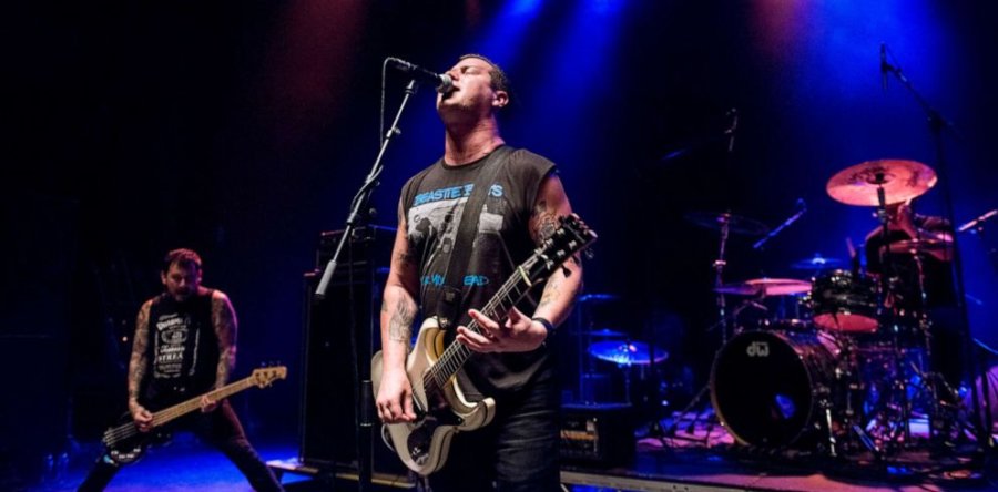 Pop-Punk συγκρότημα χρεώνει εισιτήριο για live τους $18 για εμβολιασμένους & $999.99 για ανεμβολίαστους!