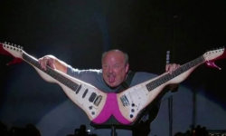 TENACIOUS D: O Kyle Gas (KG) πρωταγωνιστεί σε παρωδία των RAMONES