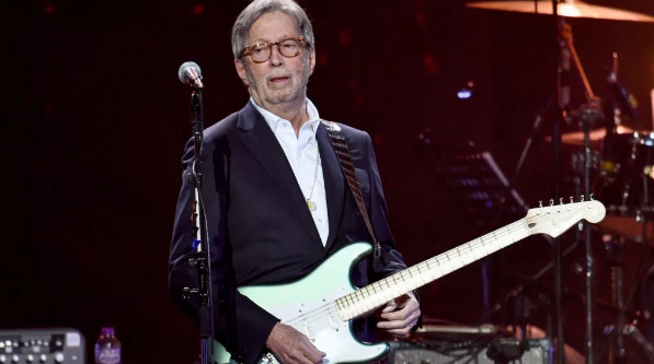 Ο Eric Clapton αρνείται να παίξει σε συναυλίες που ζητούν πιστοποιητικό εμβολιασμού!