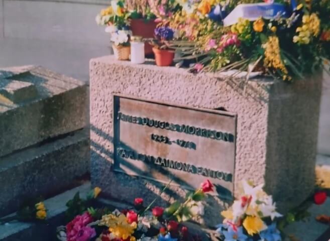  Jim Morrison's grave - Père Lachaise Cemetery, Paris- credits: Βιβή Ζαπαντιώτου (2005)