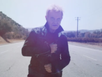 H επιστροφή του Billy Idol! Ακούστε το νέο του single “Bitter Taste”.