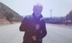 H επιστροφή του Billy Idol! Ακούστε το νέο του single “Bitter Taste”.