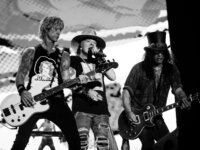 Το θρυλικό συγκρότημα Guns N Roses, επιστρέφει με νέο rock single “Hard Skool”