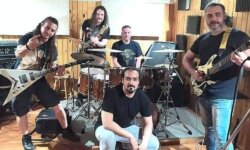 AIRGED L’AMH: Παρουσίασαν 2 νέα τραγούδια από το επερχόμενο άλμπουμ,επιστρέφοντας στη δισκογραφία μετά από 13 χρόνια!