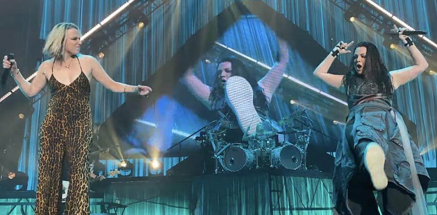Οι τραγουδίστριες των Evanescence & Halestorm διασκευάζουν το “Heavy” των Linkin Park (Βίντεο)