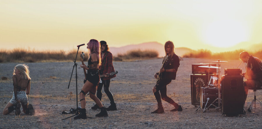 BAD HABBITS (Αθήνα): Κυκλοφόρησαν νέο rock n’ roll video clip!