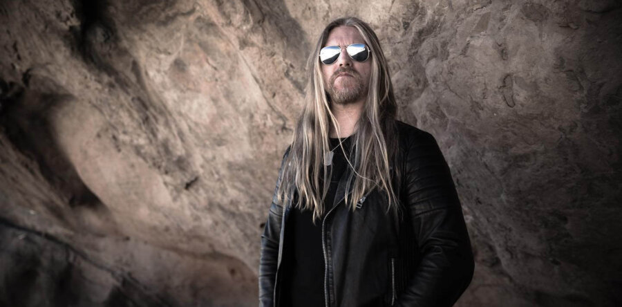 Εκτός μπάντας ο Horgh, drummer των Hypocrisy.