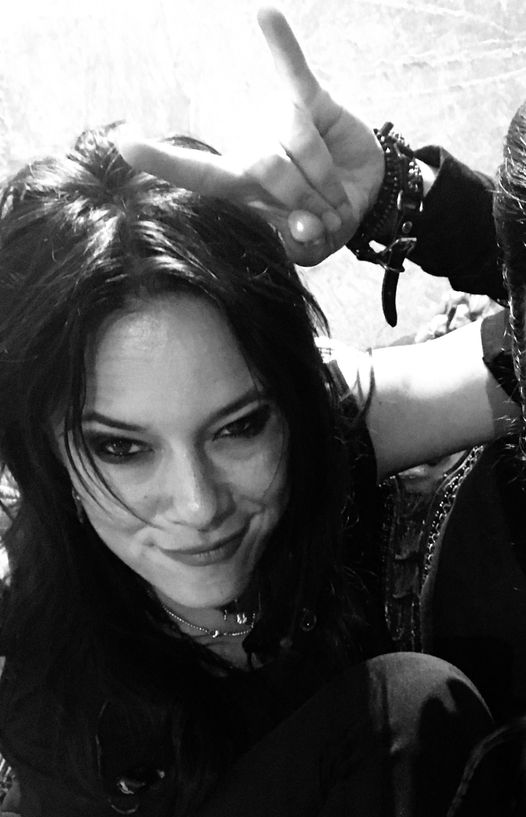 EVANESCENCE: Εκτός μπάντας η κιθαρίστριά τους, Jen Majura.
