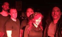 Γνωρίστε τους αμερικανούς rockers Slow Burning Car …