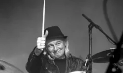 Απεβίωσε ο ντράμερ των YES, Alan White