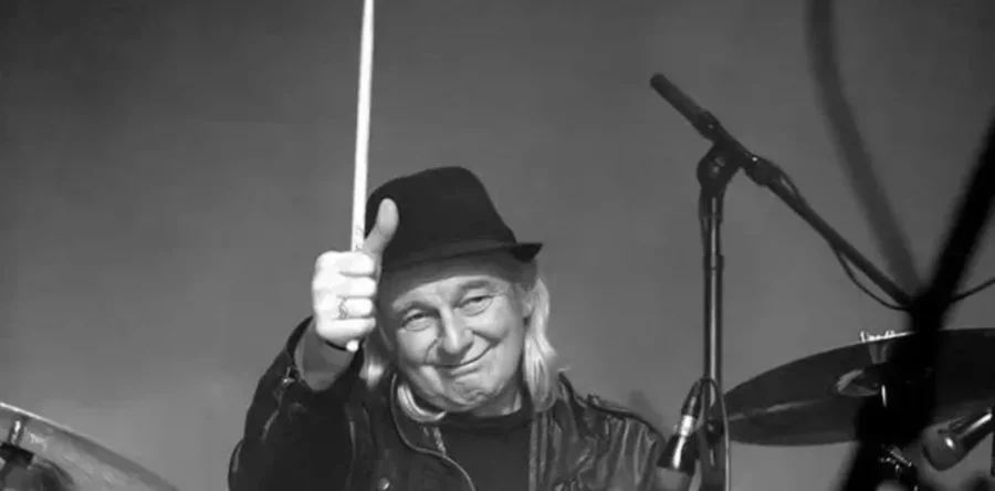 Απεβίωσε ο ντράμερ των YES, Alan White