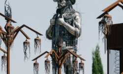 Νέο νέο τεράστιο επιβλητικό άγαλμα του Lemmy στο HELLFEST!