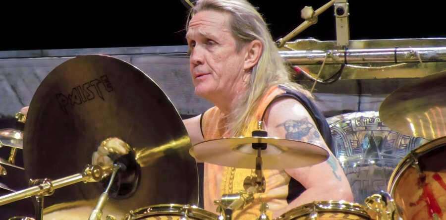 Γενέθλια για τον Nicko McBrain (IRON MAIDEN), ο οποίος κλείνει σήμερα τα 72 του χρόνια!