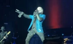 GHOST: Διέκοψαν την εμφάνισή τους στο Hellfest πριν το τέλος, λόγω προβλήματος στη φωνή του Tobias Forge!