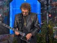 Tony Iommi: Δείτε την εμφάνισή του στην τελετή έναρξης των Αγώνων της Κοινοπολιτείας!