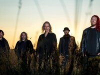 NEW MODEL ARMY – 4 συν 1 δίσκοι για 4 δεκαετίες ασυμβίβαστης πορείας