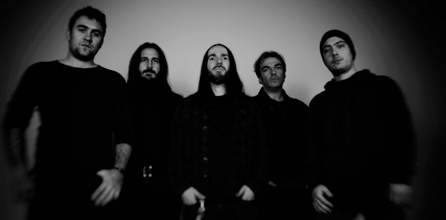 Οι Αθηναίοι metalers ARTIFICIAL SUN υπέγραψαν συμβόλαιο με την Sliptrick Records.