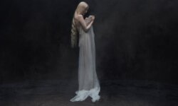 Η Νορβηγίδα πολυοργανίστρια Sylvaine φέρνει το απόκοσμο post metal της, στην Ελλάδα.