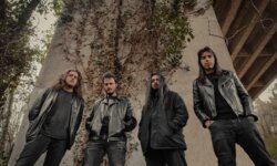 ΑΦΑΝΕΙΑ: Κυκλοφόρησε το debut album τους «Μακριά απ’ τον Κόσμο» (Moon Fuzz Recordings)